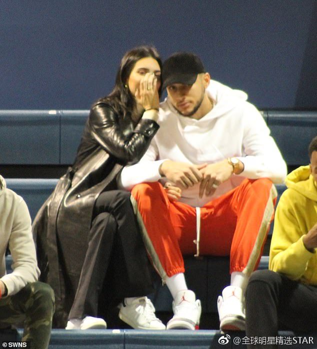 肯达尔·詹娜和nba球星本·西蒙斯复合实锤,二人紧紧的抱在一起
