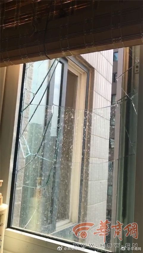 西安男子买"德国贝尔"牌热水器爆炸 双层玻璃炸出窟窿