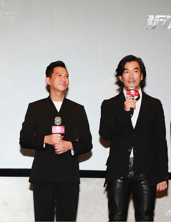 任贤齐张家辉罕见合影,52岁的他略显沧桑!