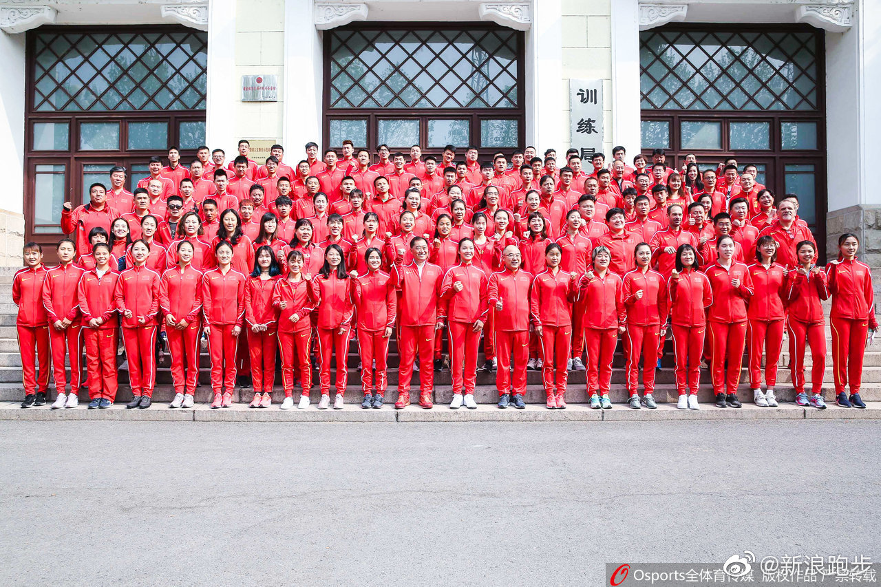 中国田径队举行了出征亚锦赛的动员会,多布杰和教练都来参加了