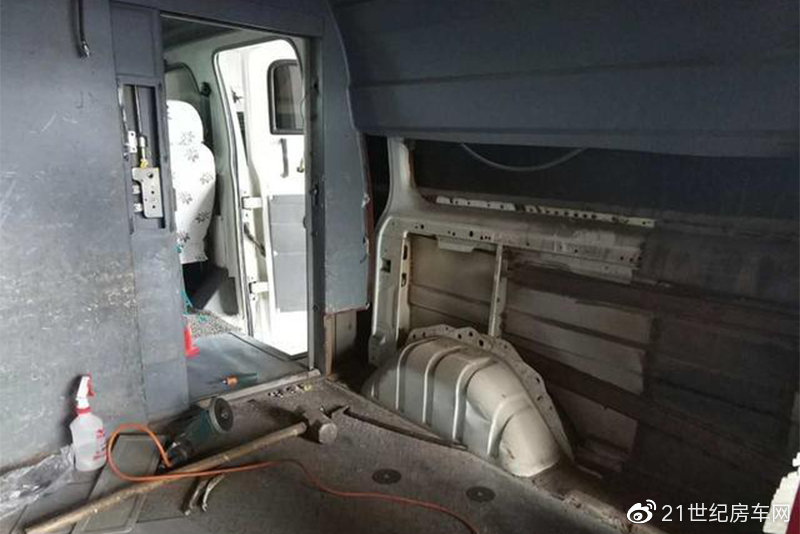 用防弹运钞车改房车安全级别堪比总统座驾