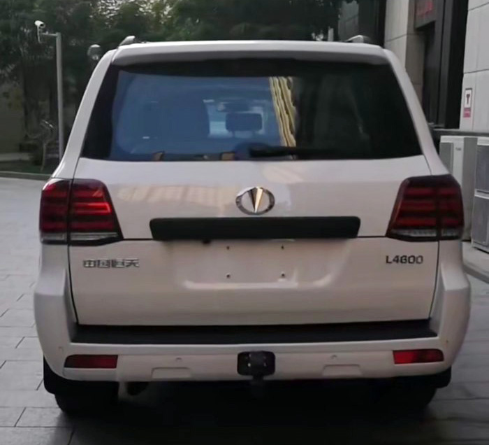 恒天l4600实车曝光,用4.6l排量v8发动机-新浪汽车