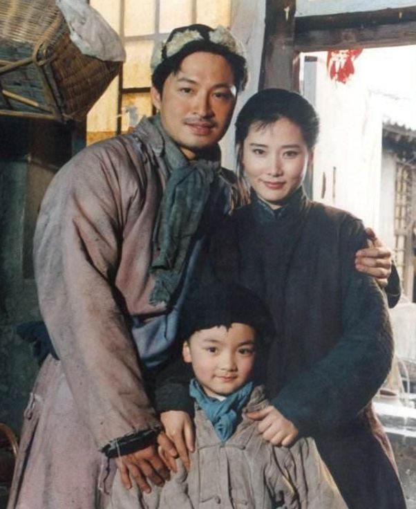 和张国荣上演"姐弟恋",55岁的她妩媚依旧|风月|何赛飞|张国荣_新浪