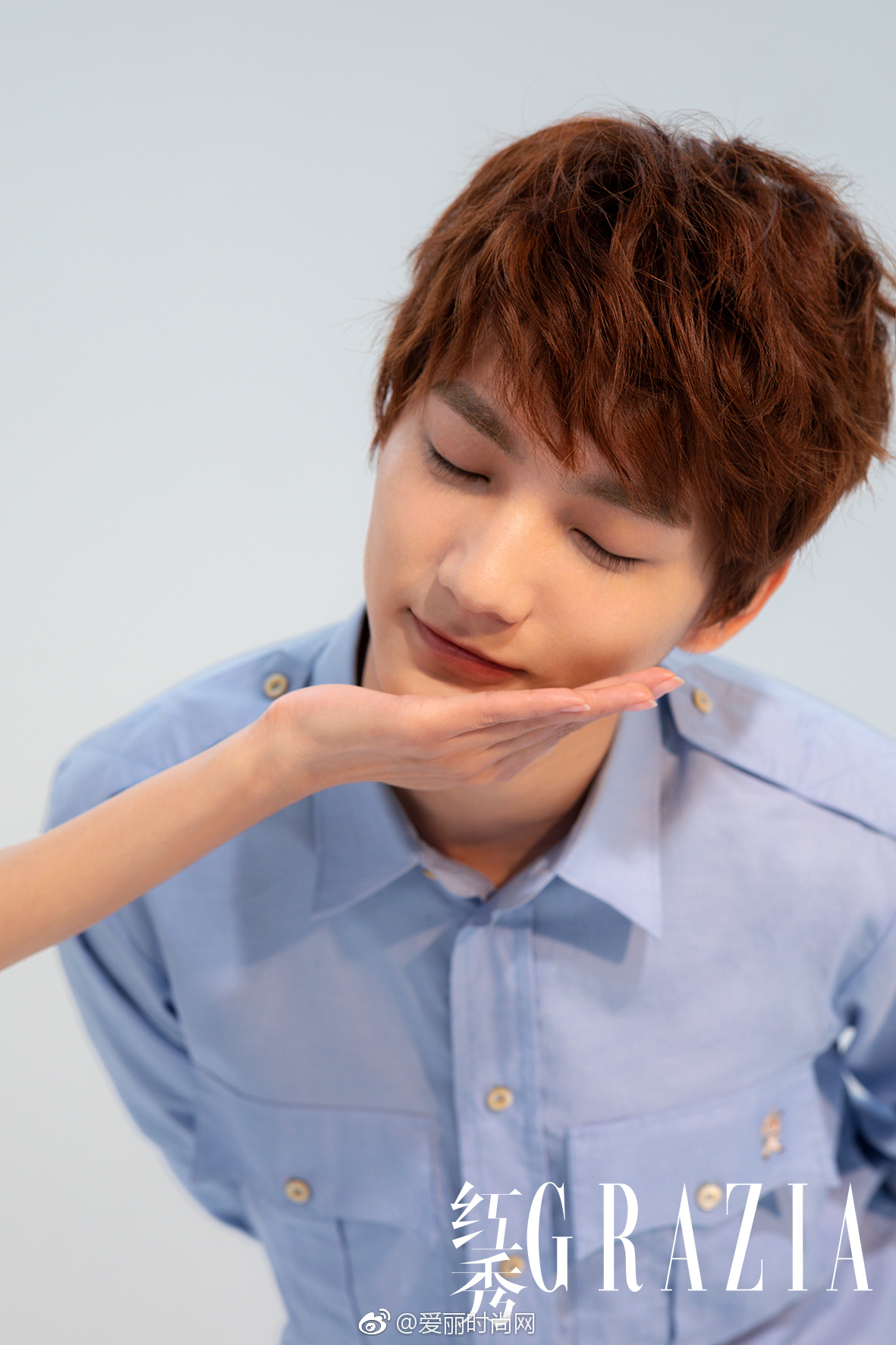 近日,@祁宋zz 受邀拍摄了一组杂志时装大片,风格多变,可盐可甜|时装