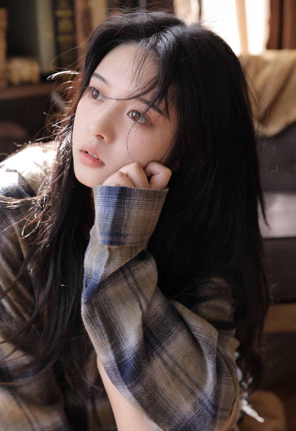 瓜子脸大眼靓妹修长美腿性感红唇私房唯美写真