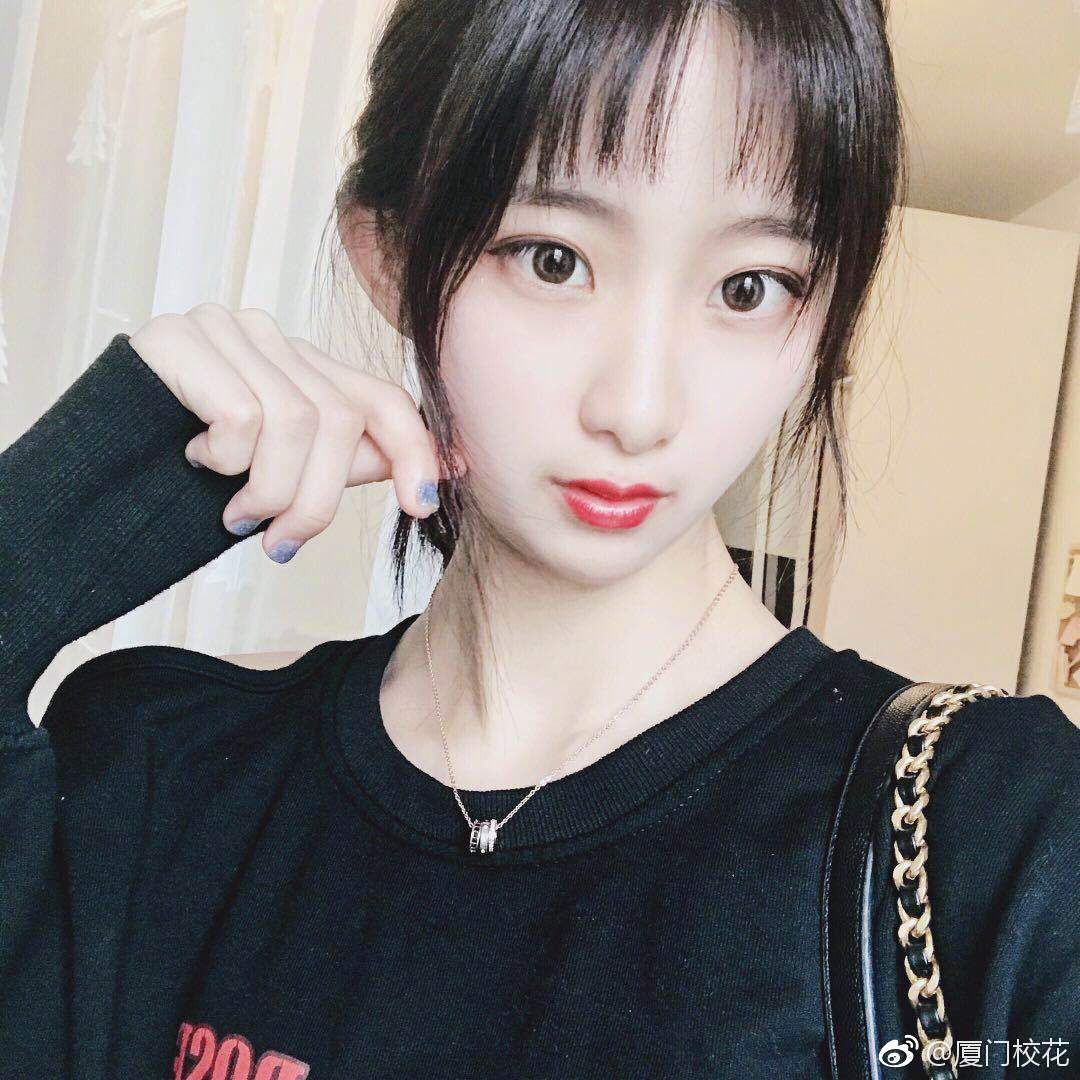 她叫邱可,99年,毕业于厦门市音乐学校厦门附属音乐学校