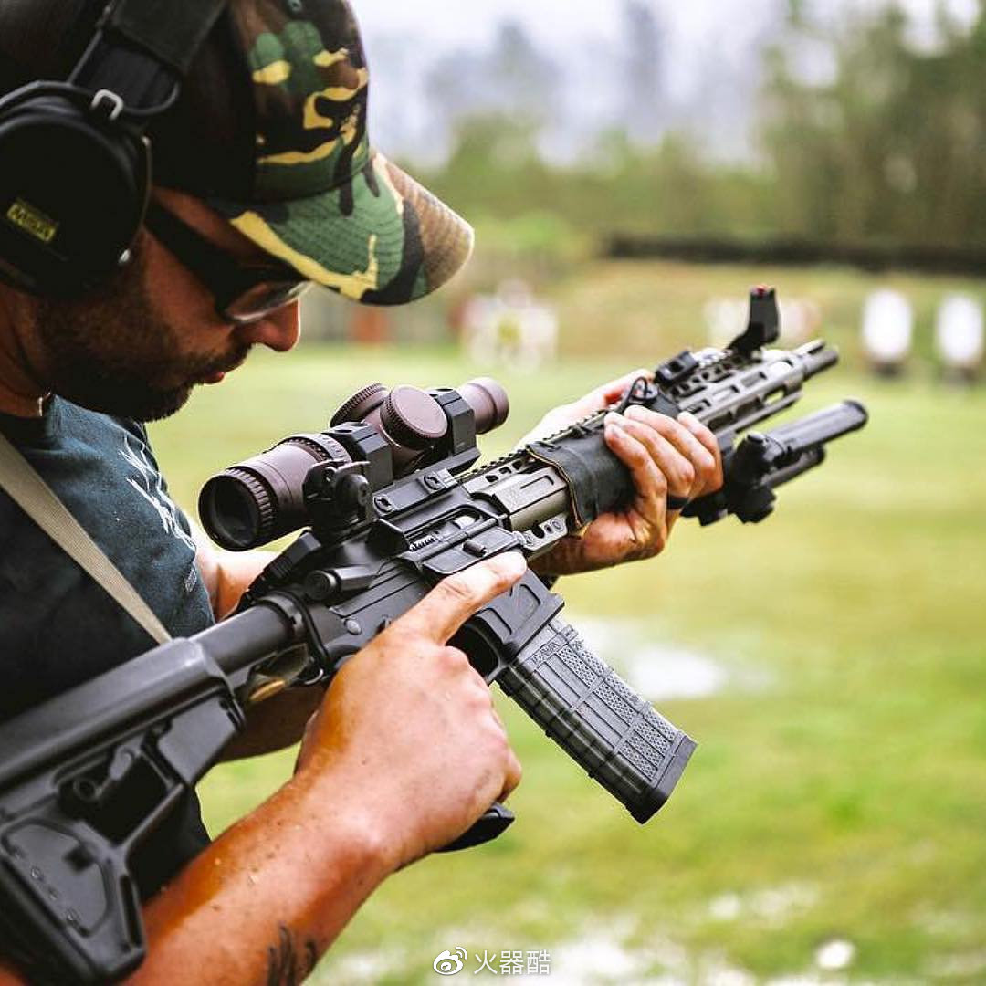 【你承认吗?】握枪的男人是最帅的 与颜值无关!