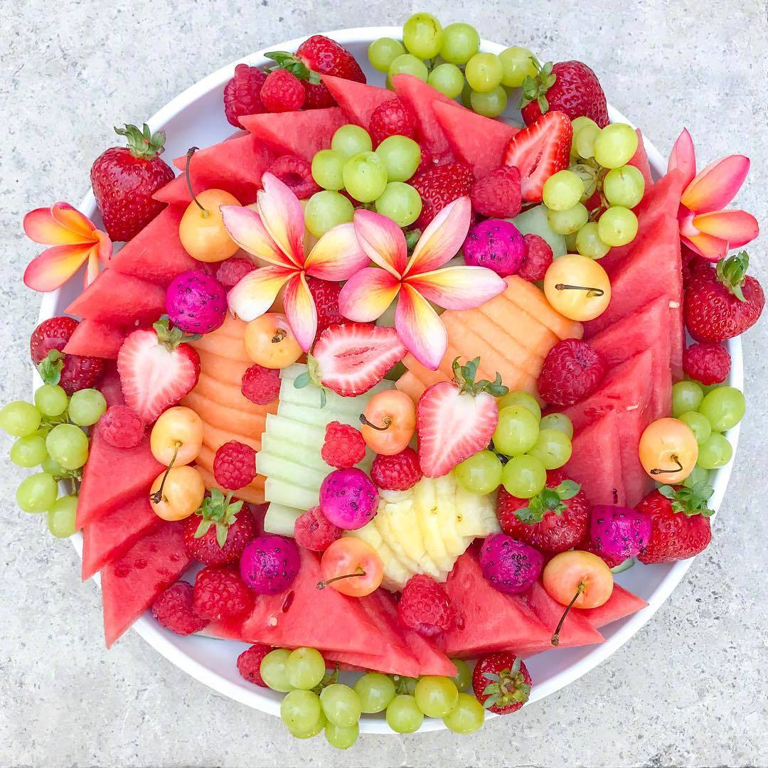 配色鲜活的水果拼盘,看着心情都很愉悦了.ins:rawcrush