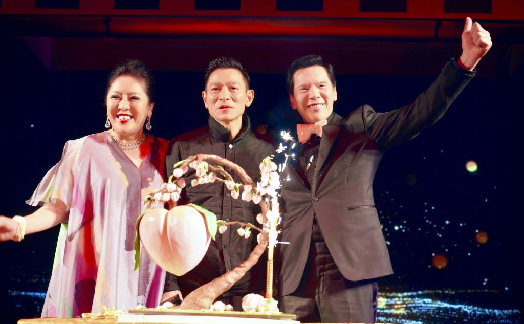 4d影像"复活"张国荣和梅艳芳,向华强生日派对惹哭网友