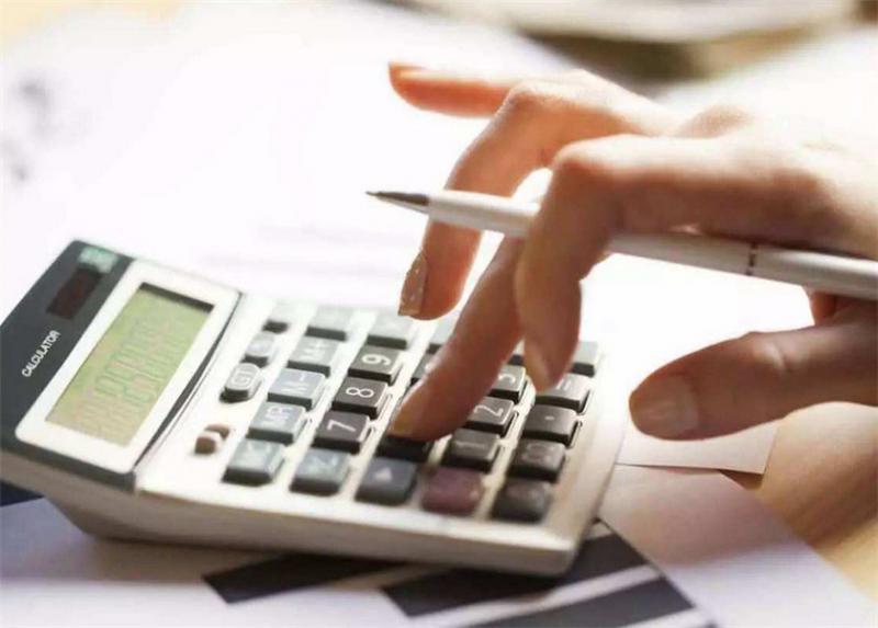 4S店常有免息贷款政策，我们自己去银行能不能申请？