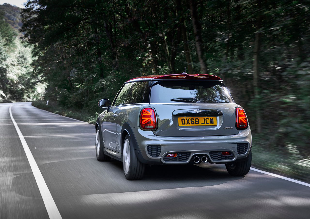 新款mini jcw官图发布!外形微调排放优化!