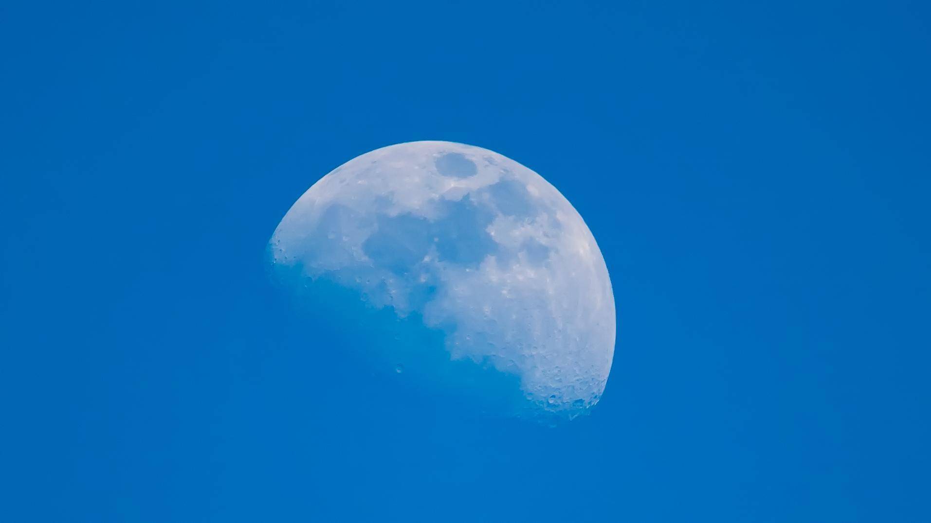 ideas for moon photographs during the day