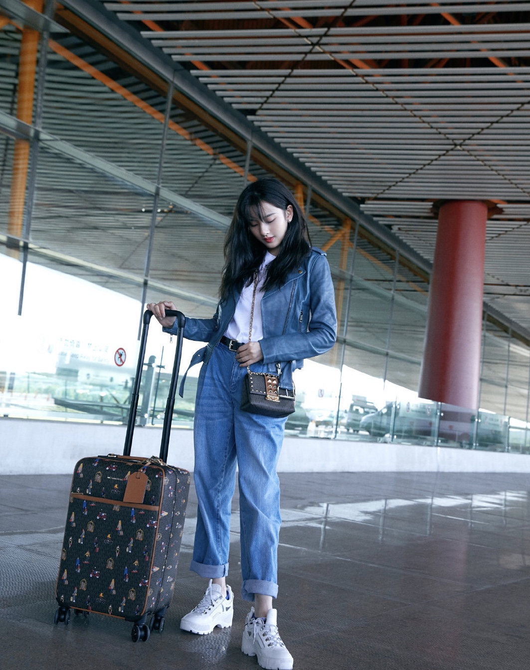 宋祖儿机场私服mk女孩的机场穿搭 头发丝儿也好看