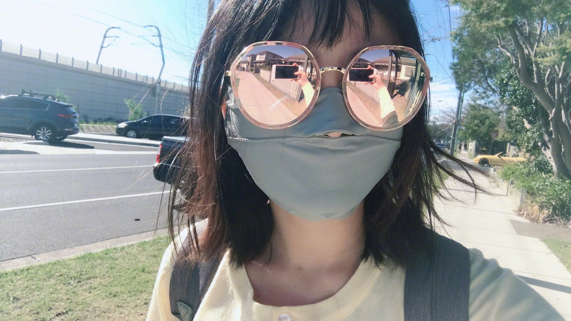 夏天来了姐妹们墨镜阳伞口罩防晒霜涂起来