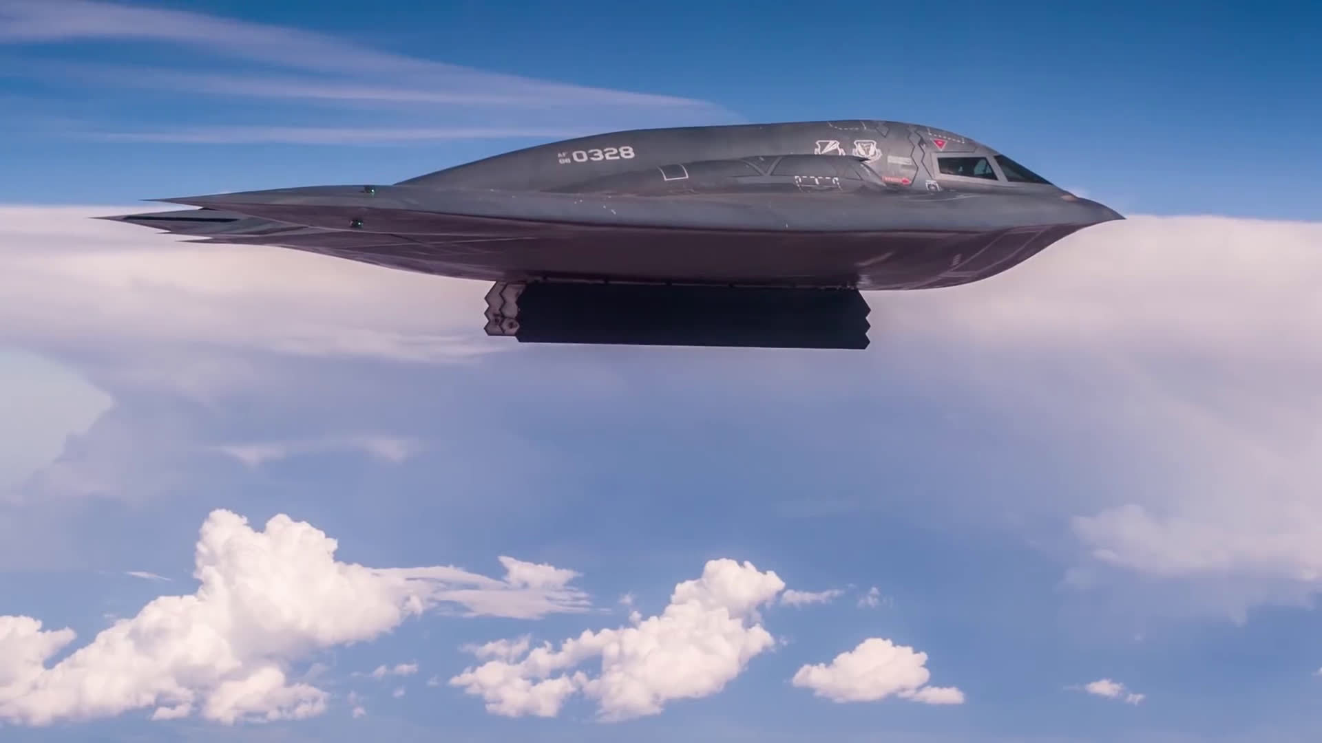 b2幽灵隐形轰炸机投下gbu-57a-b重型火炮穿甲弹