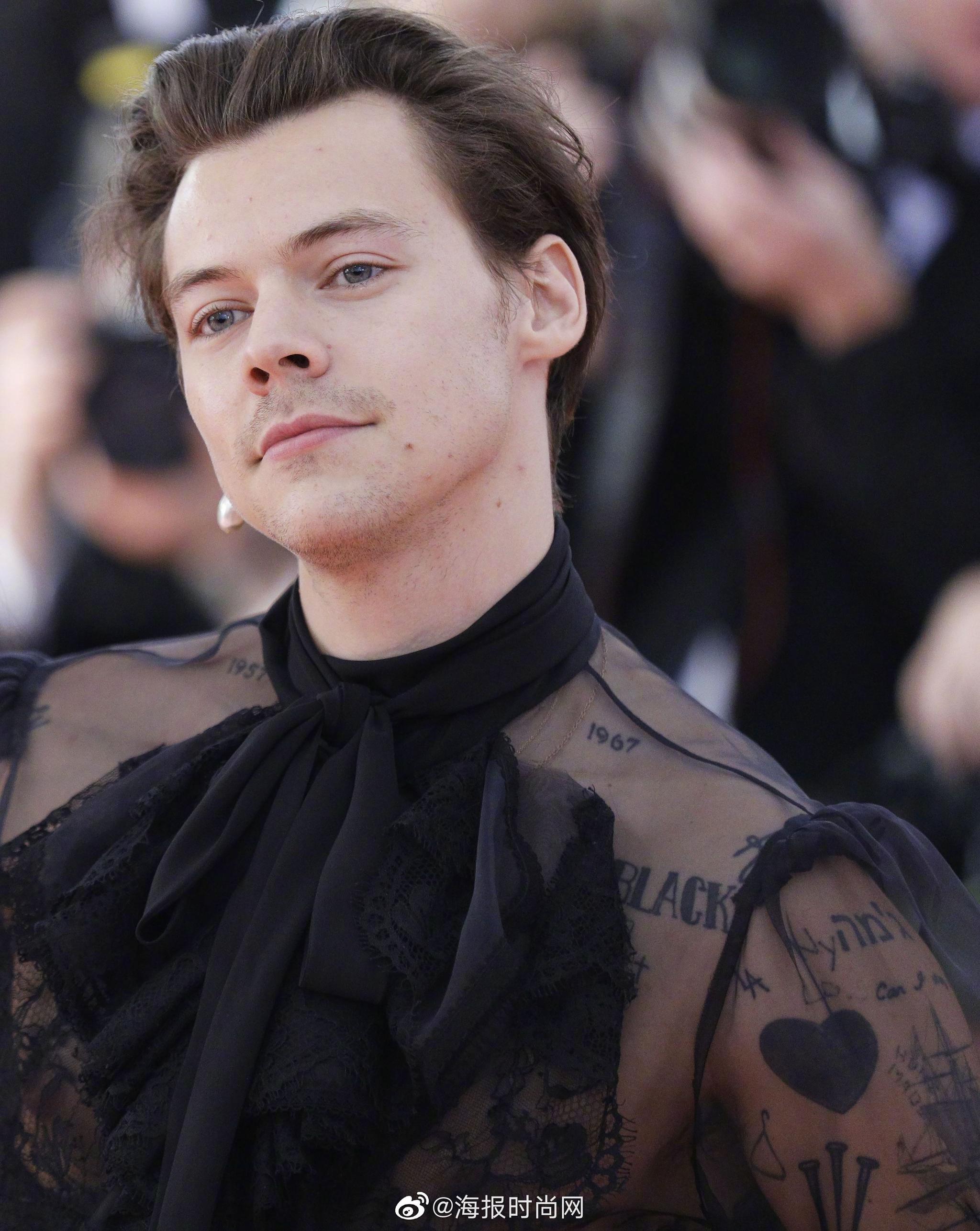 哈卷harry styles"透视装"亮相
