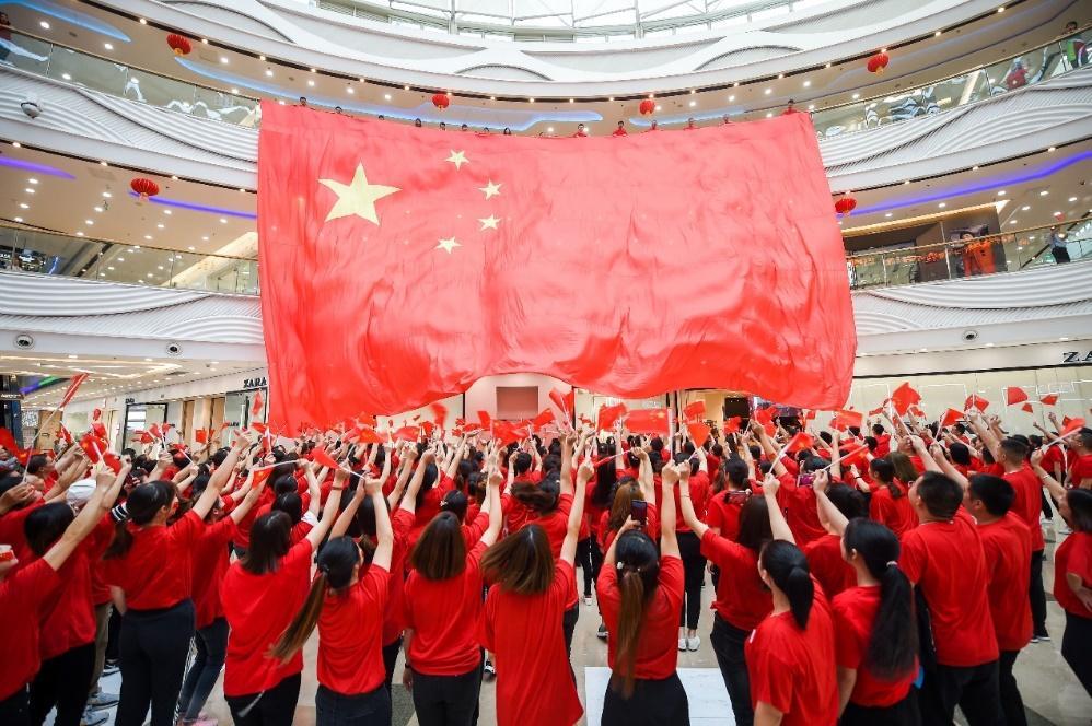 欢庆新中国成立70周年 全国295座万达广场同唱《我和我的祖国》休闲区蓝鸢梦想 - Www.slyday.coM 欢庆新中国成立70周年 全国295座万达广场同唱《我和我的祖国》休闲区蓝鸢梦想 - Www.slyday.coM