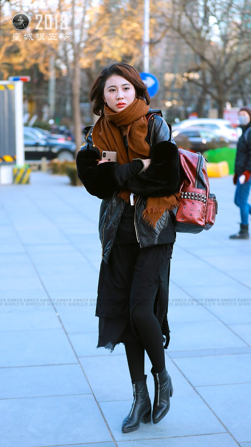 街拍:在这个冬季最普通常见的穿衣搭配,既保暖又时尚