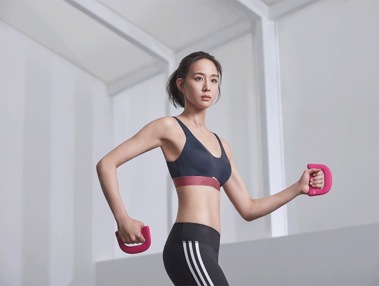 给你来一剂强心针看看张钧甯的身材多苗条你还不赶紧去健身