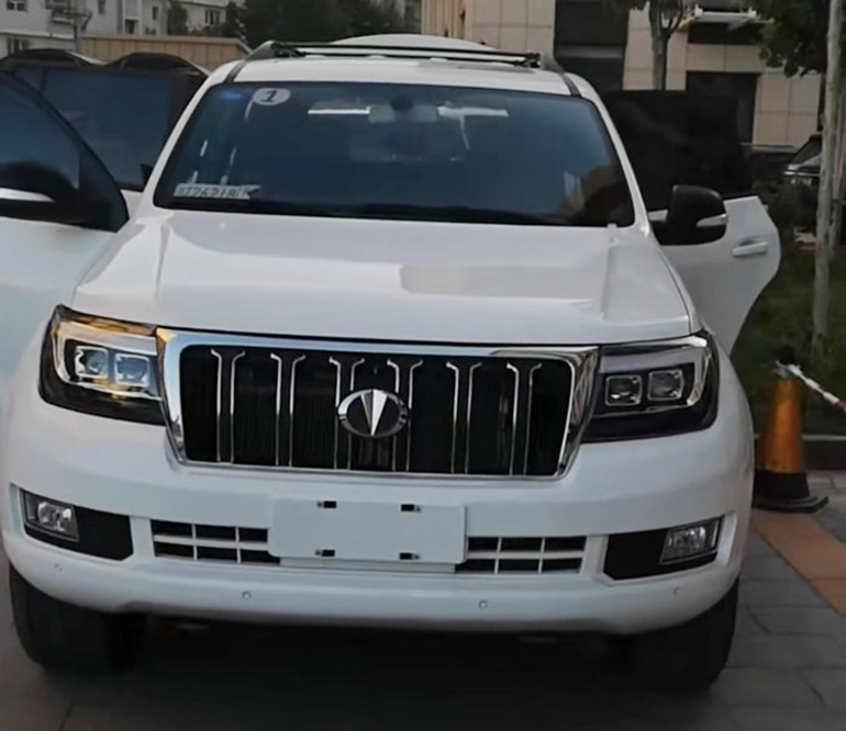 国产版陆巡?恒天l4600实车曝光,用4.6l排量v8发动机