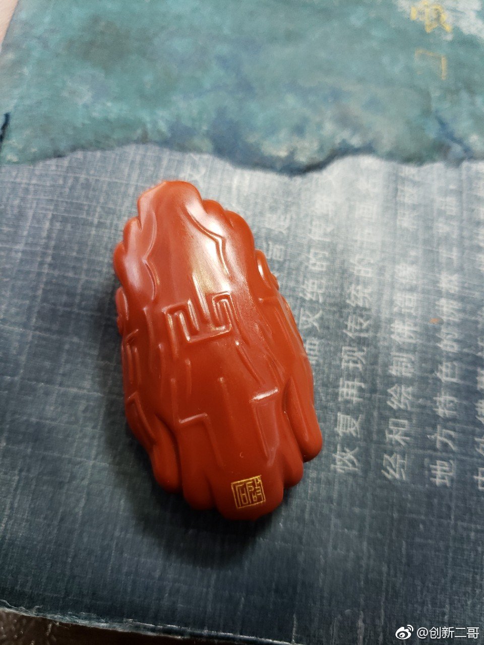 何为玉雕的守护?兽面牌,是守护类玉雕类别之一。兽面既能护主驱凶