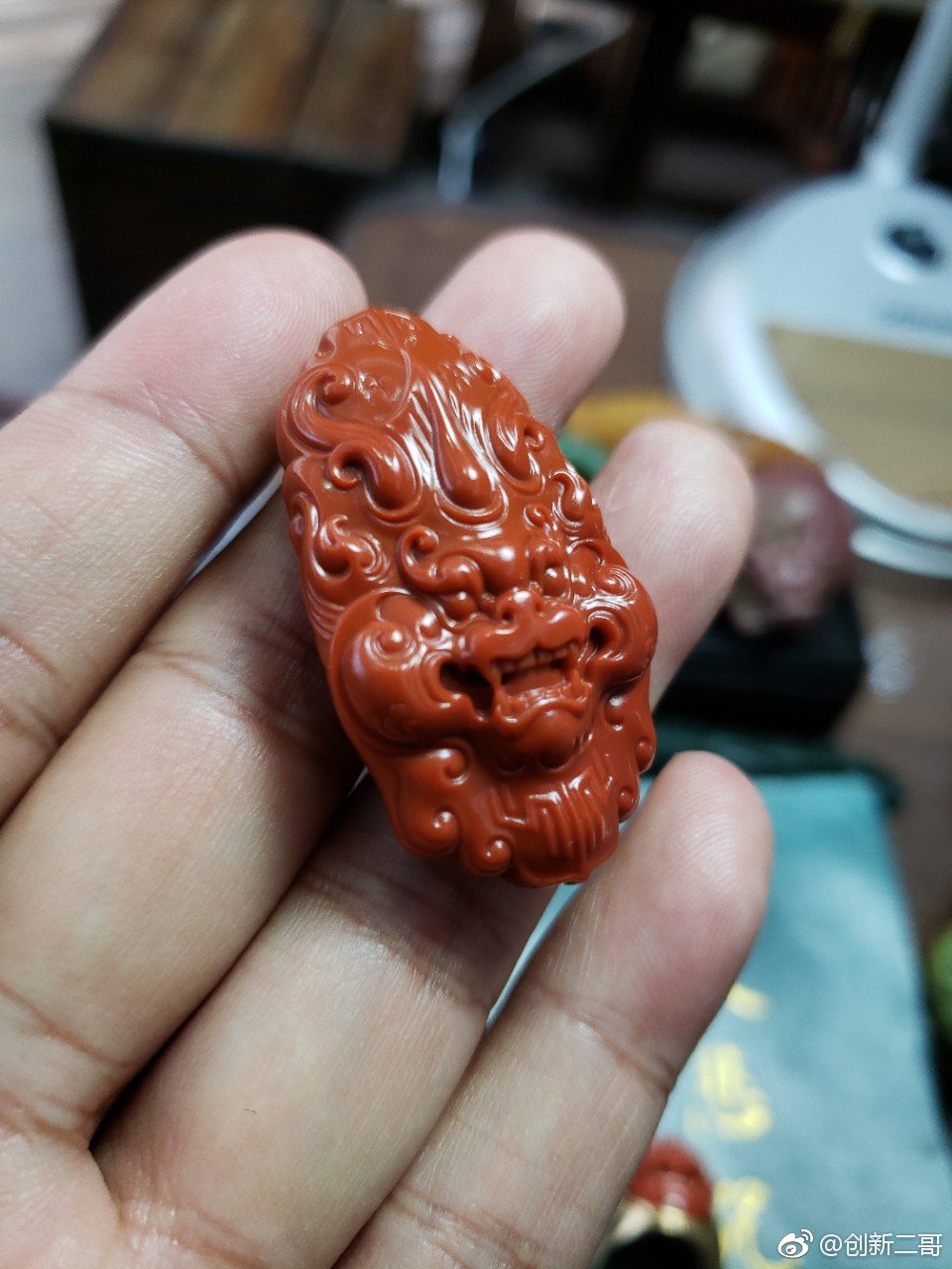 何为玉雕的守护?兽面牌,是守护类玉雕类别之一。兽面既能护主驱凶