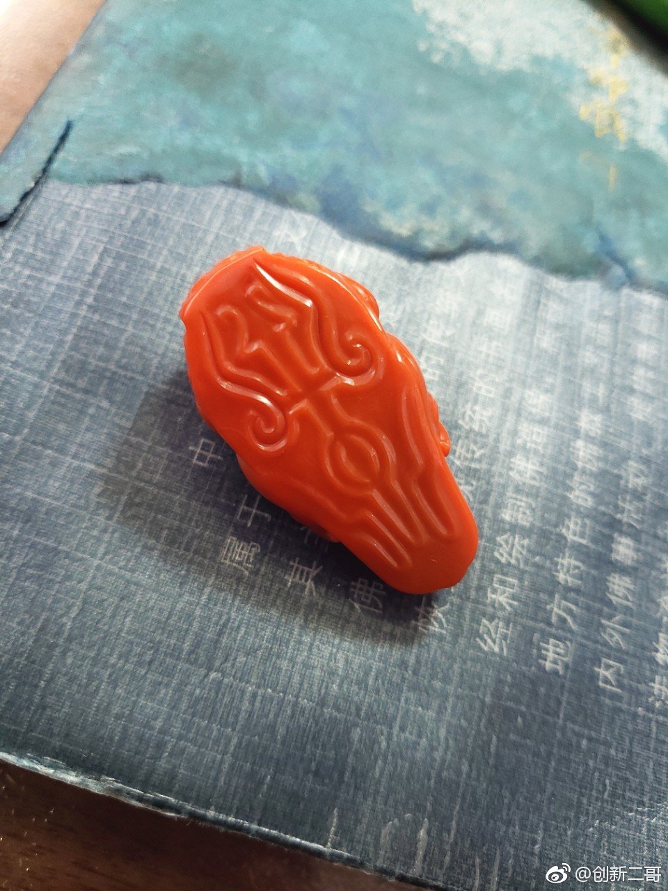 何为玉雕的守护?兽面牌,是守护类玉雕类别之一。兽面既能护主驱凶