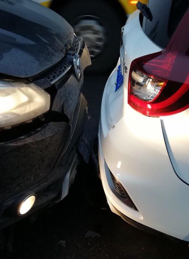 吉利远景x6遭驭胜s350追尾网友这用料应该是下了血本了