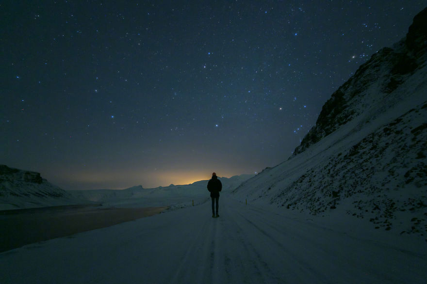 人生的黑夜也没什么不好,愈是黑暗的晚上,月亮与星星就愈是美丽了|黑夜|林清玄|月亮_新浪新闻