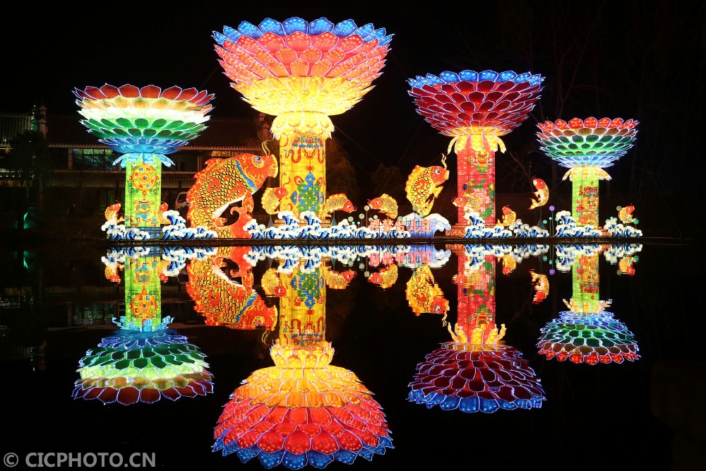 山东台儿庄迎春花灯会亮灯迎客