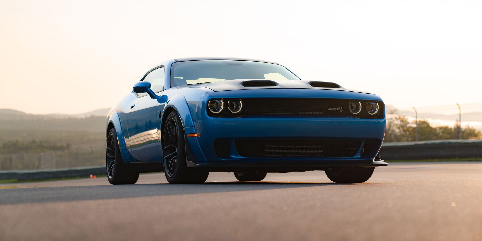 在汽车全部电动化之前,你还可以看看这15款性能出众的v8汽油车