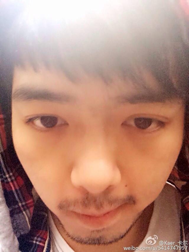 现在作为一名人气极高的主播,每天有许多人等着卡尔开播,目前直播间