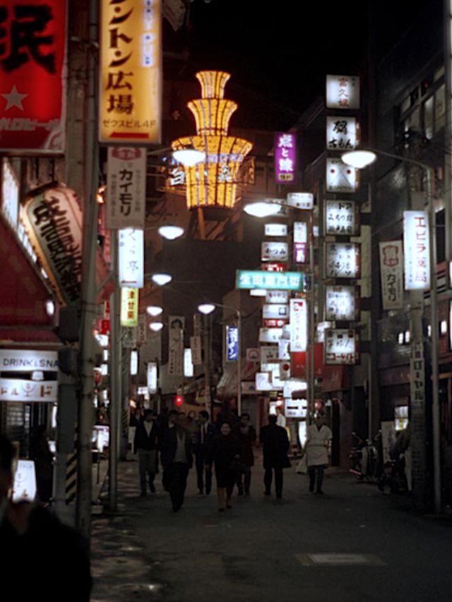 七十年代初日本街拍，千万美元神户夜景，东京银座购物丽人
