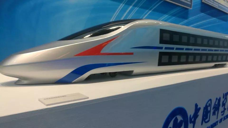 中国高铁双层动车组横空出世,气派赶超复兴号,指标超越新干线!