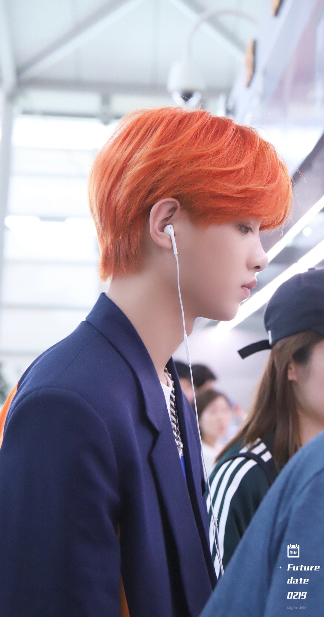 黄明昊新发色 首尔杭州换了新发色的小贾是橘子汽水味道的漫画少