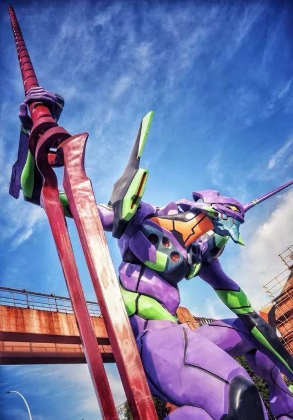 上海的11eva初号机坐落静安新业坊eva广场2506米的身高