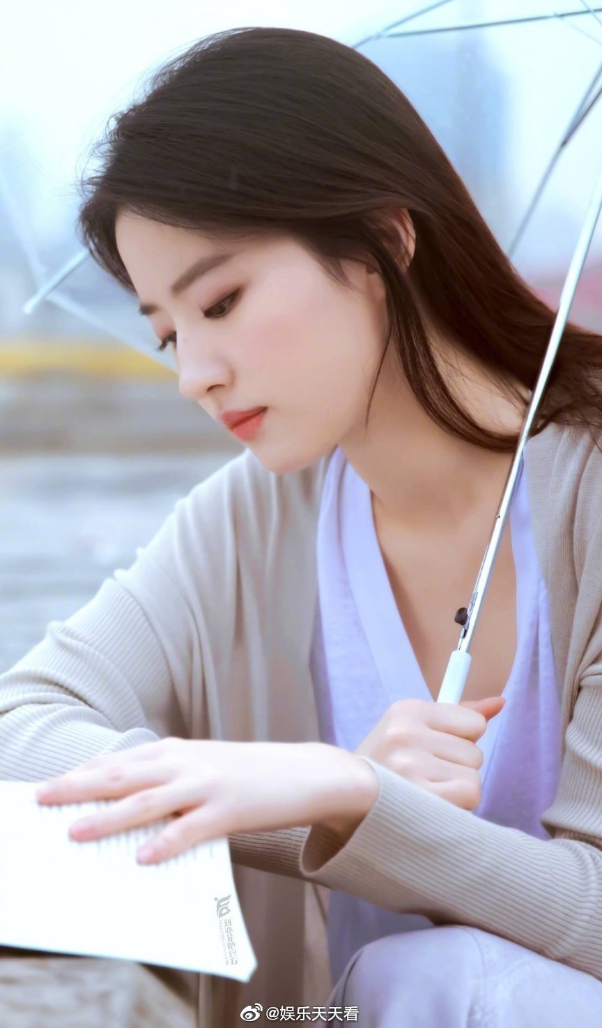 刘亦菲绝美侧颜~姐姐的鼻子真的万里挑一,侧颜杀slay全场!