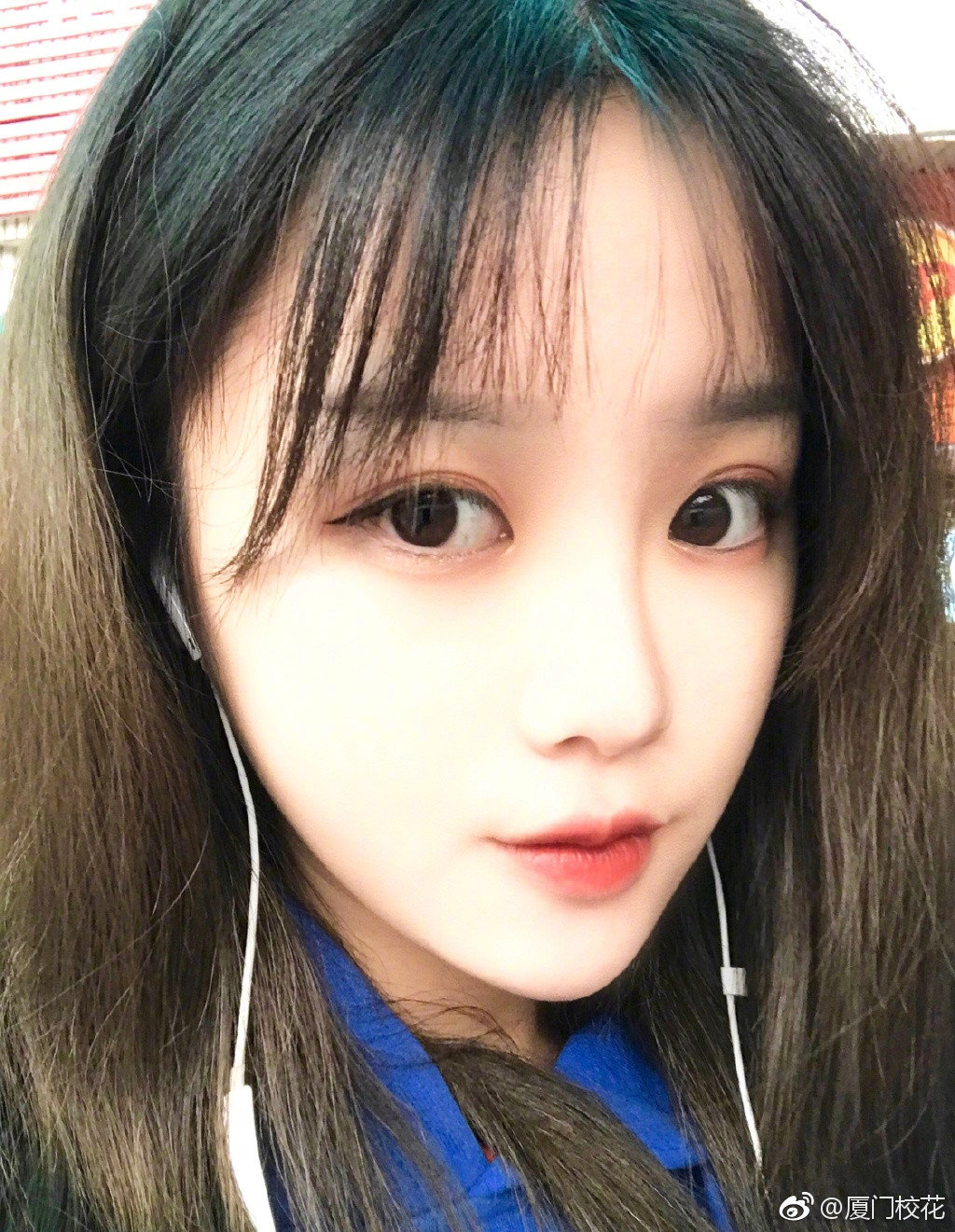 她叫洪莹,99年,就读于龙岩学院,身高166cm,来自福建