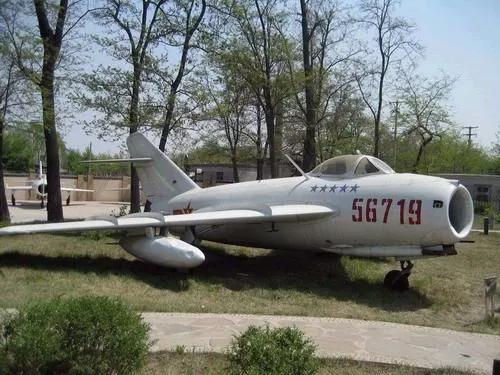 国产喷气式战斗机的老祖宗歼5,它退役之后竟