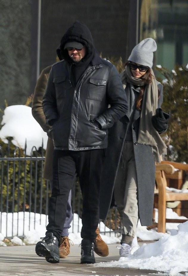 dicaprio)和女友camila morrone及最好的朋友卢卡斯·哈斯在科罗拉多