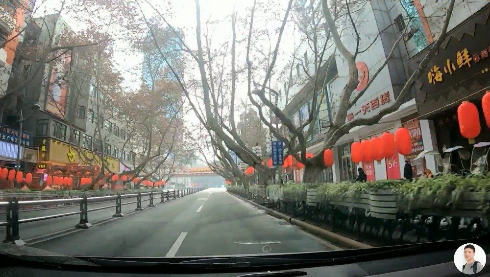 15天没有出门了,看绵阳市中心建国门什么样,你几天没有出门了?