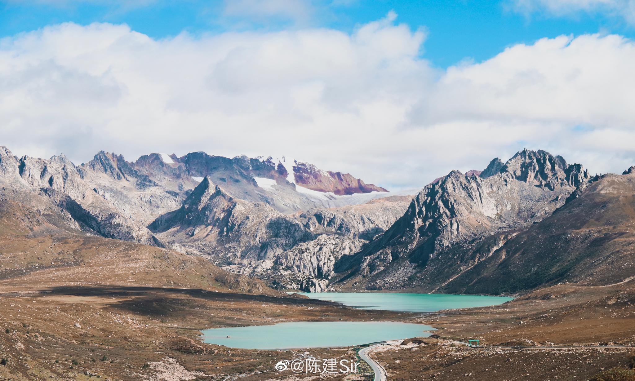 四川海子山姊妹湖是川藏线上一颗耀眼的明珠