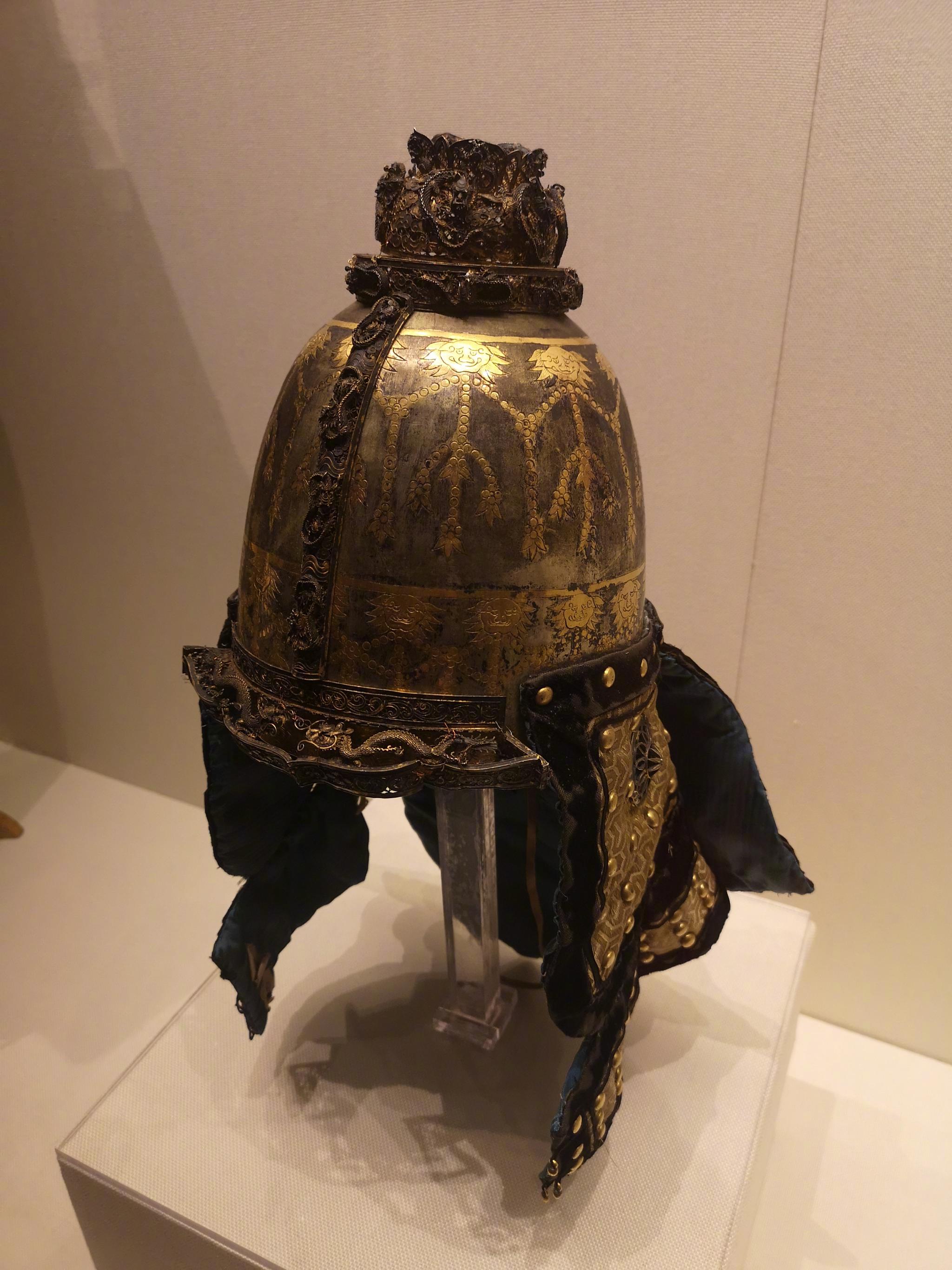 沈阳故宫博物院清乾隆皇帝的大阅明甲材质是铜鎏金