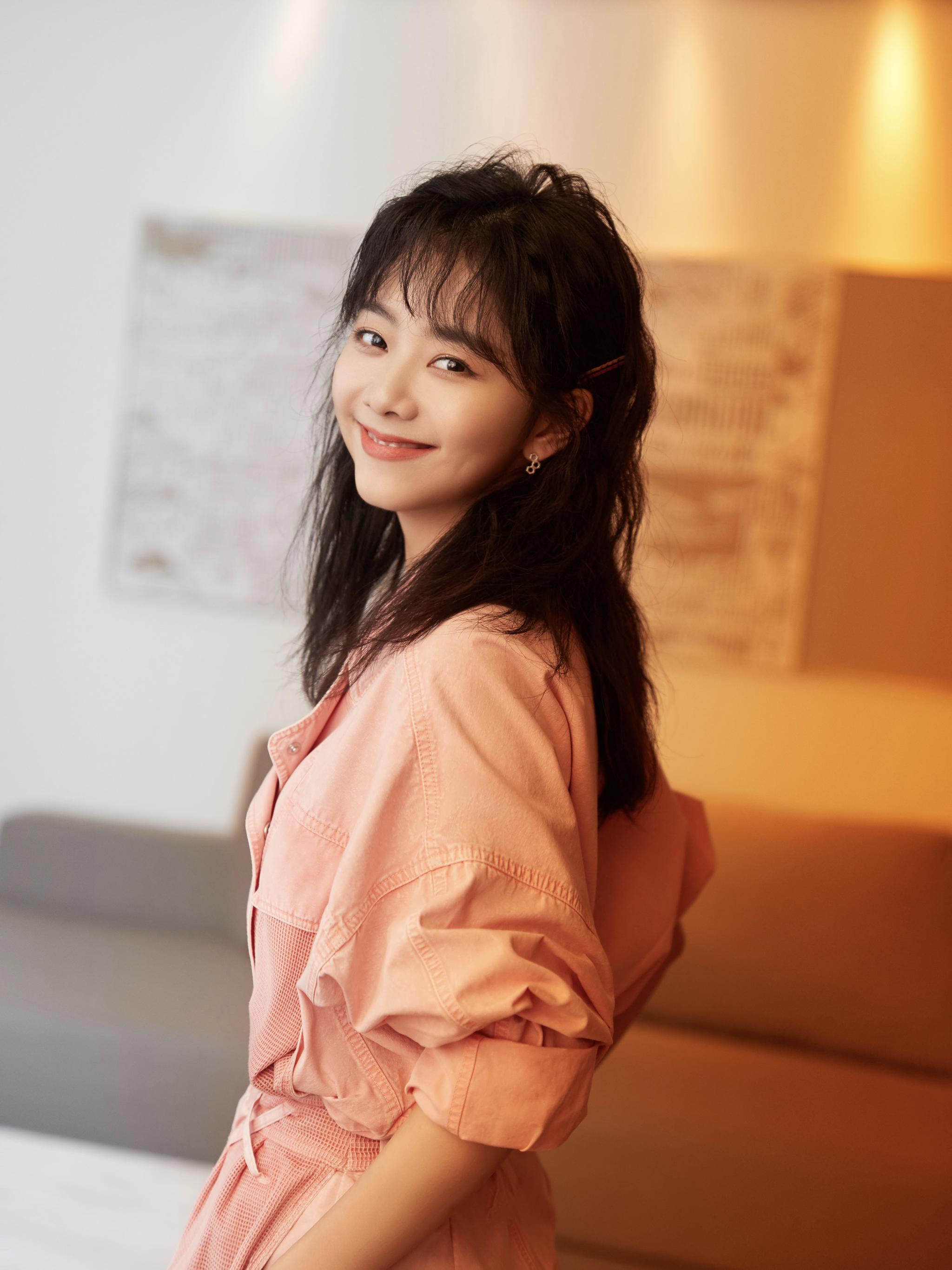 谭松韵饰演木雕师李尖尖