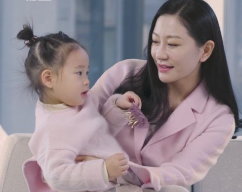 刘钧的老婆兰玉和女儿朵朵而他的太太更是大有来头--85后婚纱礼服设计