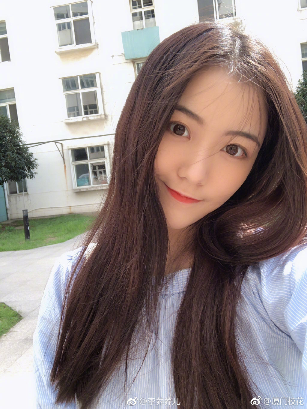 李金灿,99年,就读于南京医科大学,身高161cm,来自贵州,很有气质的女生