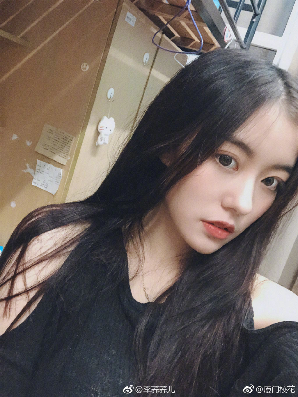 李金灿,99年,就读于南京医科大学,身高161cm,来自贵州,很有气质的女生