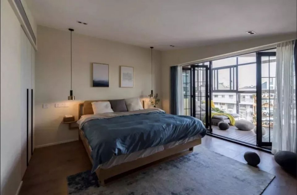 卧室带阳台,如何利用不浪费?