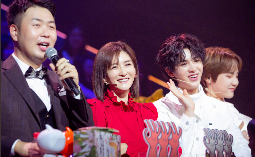 杜海涛妈妈晒和谢娜贴脸近照 意外发现谢娜最近有点幸福肥