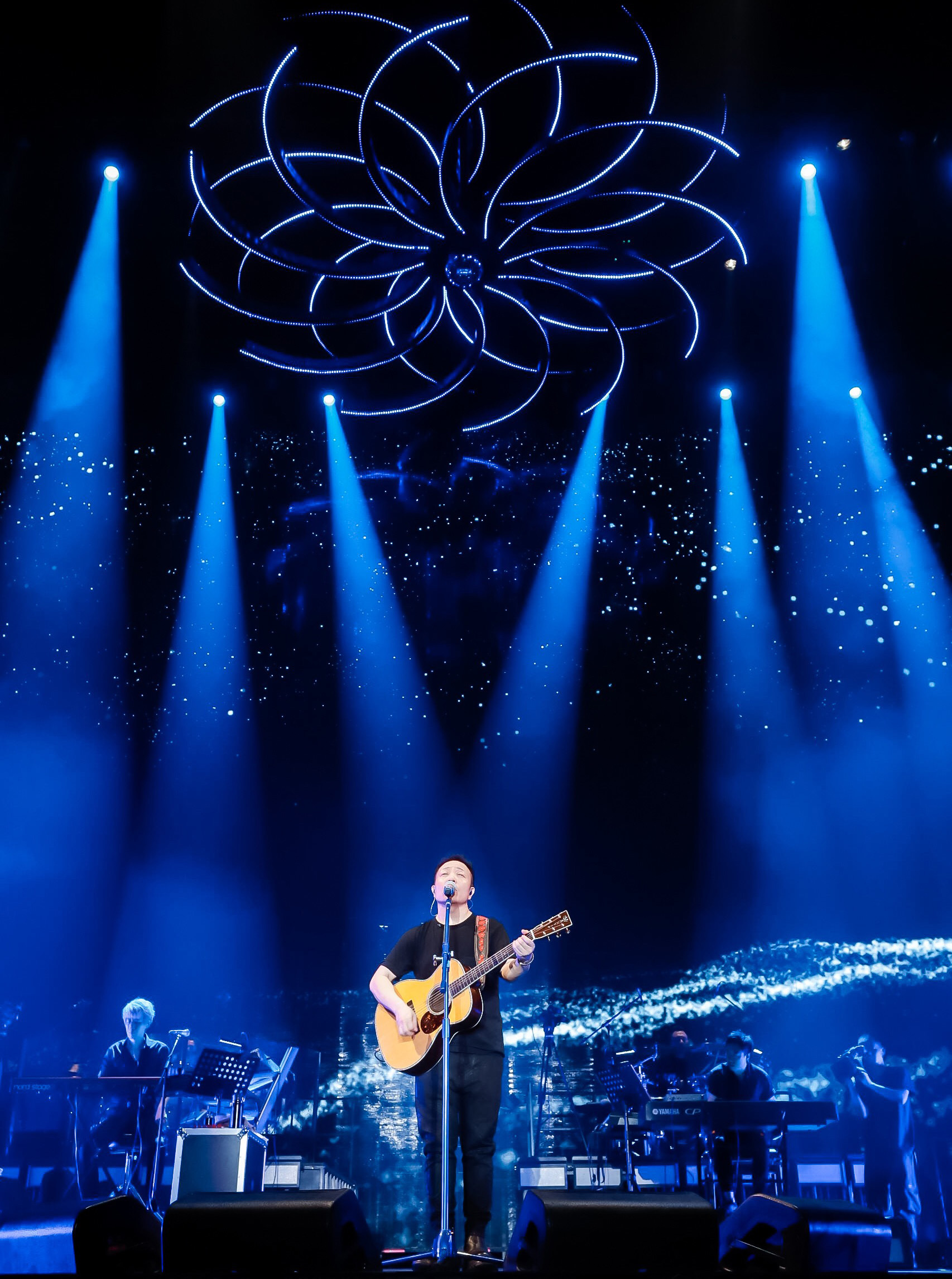 许巍无尽光芒巡演深圳首站开唱第二站25日登福州